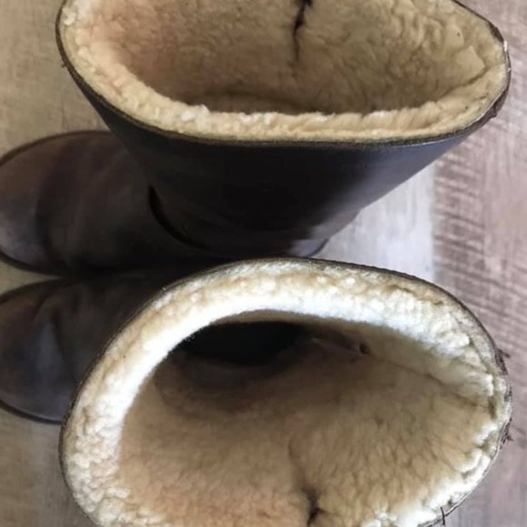 UGGS - Picture 5 of 5